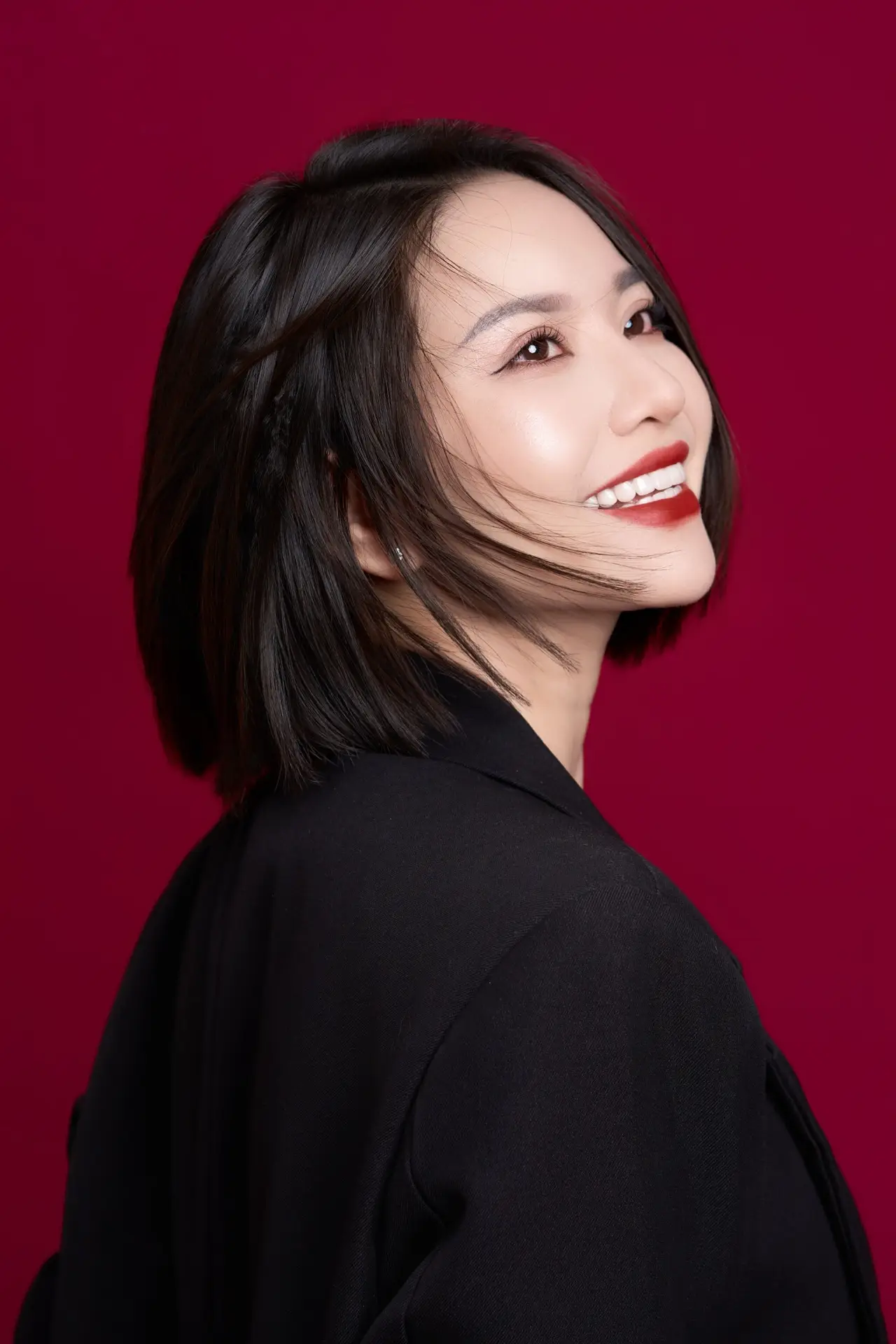 Concept “Scarlet Beauty Shot” – Beauty Close-Up Tông Đỏ Quyến Rũ Và Sắc Sảo - Ảnh 8